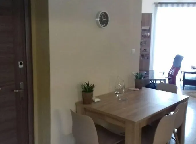 Διαμέρισμα Happy House In *